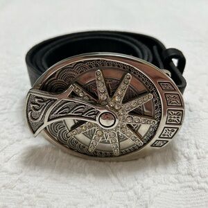 Western Cowboy Rodeo Belt Buckle with Spinning Sparkling Rhinestone spur.